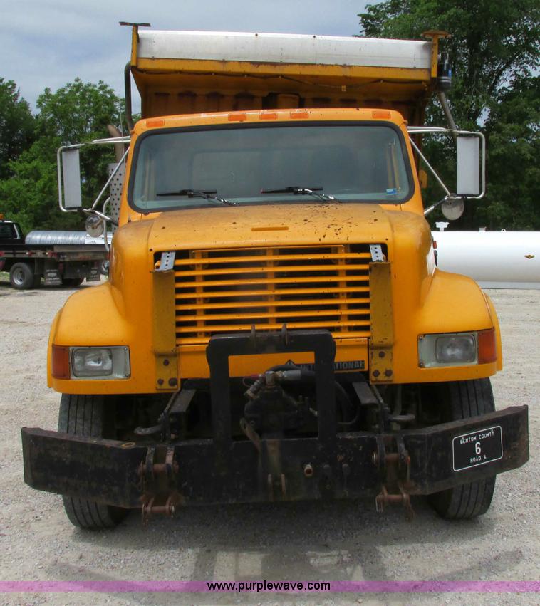 image for item D3974 1998 International 4900 dump truck