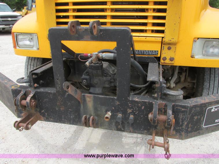 image for item D3974 1998 International 4900 dump truck