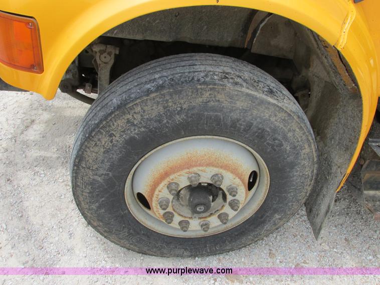 image for item D3974 1998 International 4900 dump truck