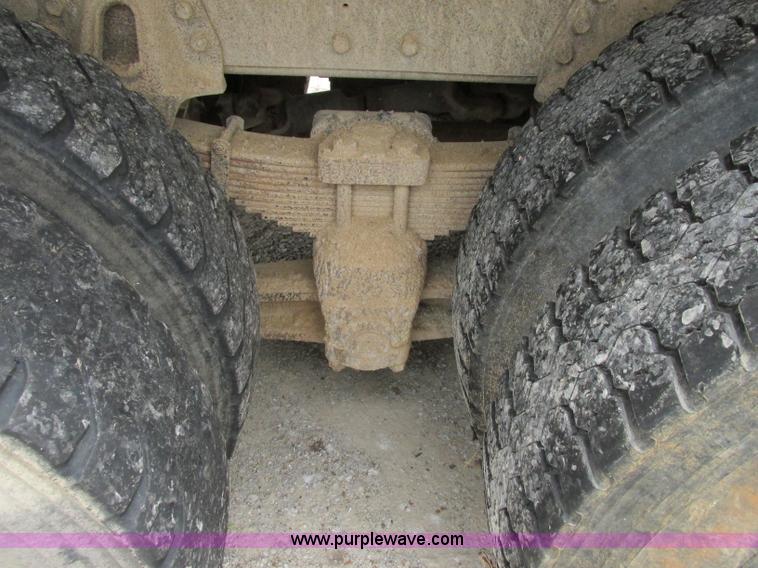 image for item D3974 1998 International 4900 dump truck