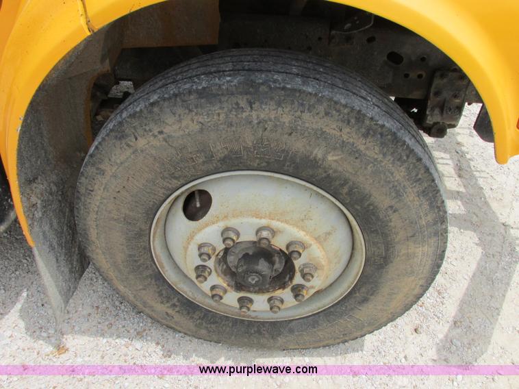 image for item D3974 1998 International 4900 dump truck