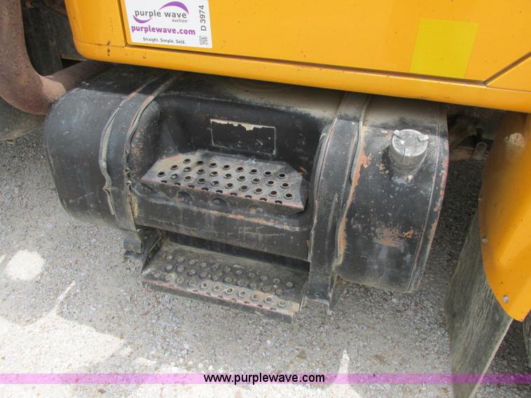 image for item D3974 1998 International 4900 dump truck