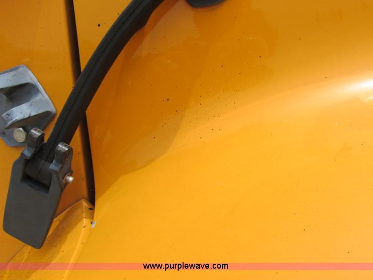 image for item D3974 1998 International 4900 dump truck