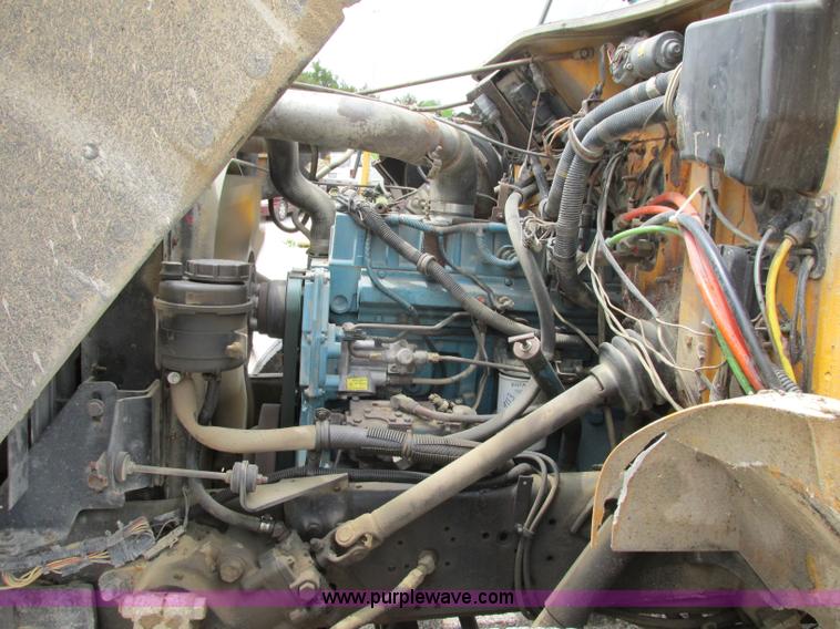 image for item D3974 1998 International 4900 dump truck