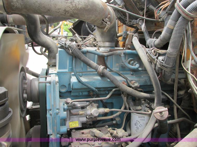 image for item D3974 1998 International 4900 dump truck