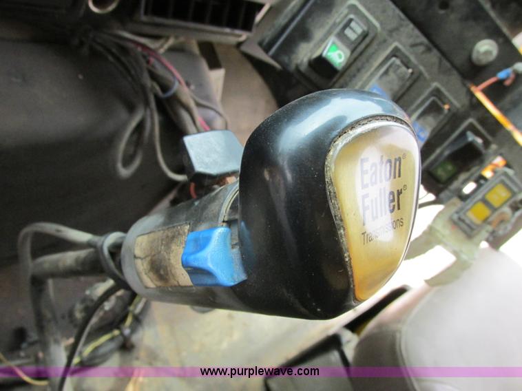 image for item D3974 1998 International 4900 dump truck