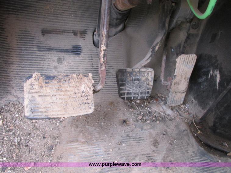 image for item D3974 1998 International 4900 dump truck