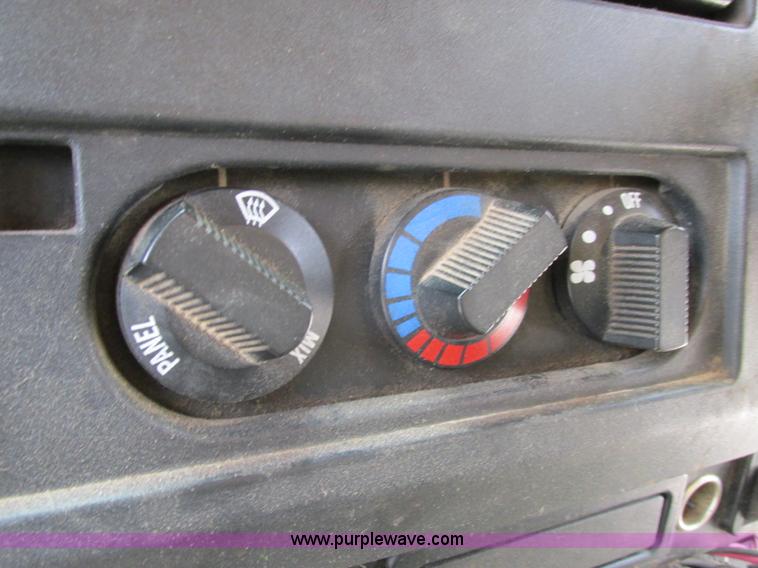 image for item D3974 1998 International 4900 dump truck