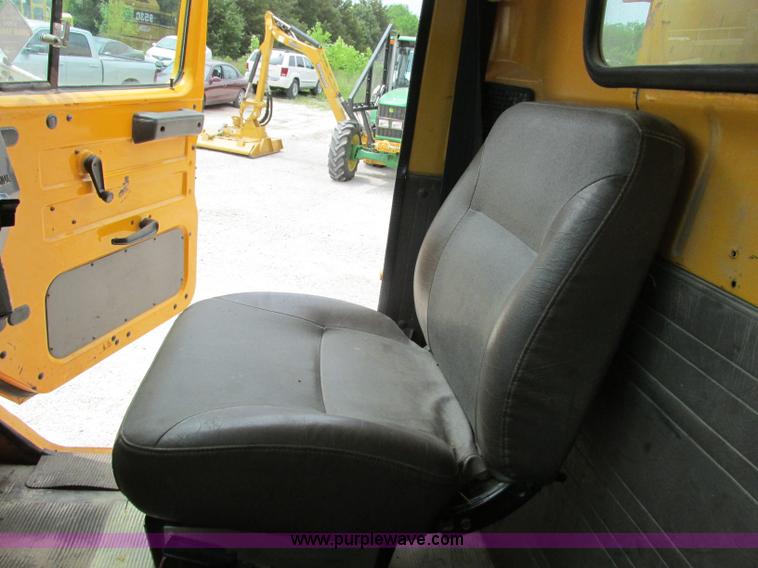 image for item D3974 1998 International 4900 dump truck