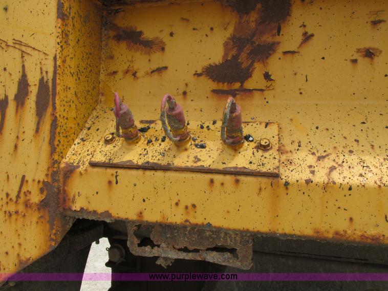 image for item D3974 1998 International 4900 dump truck