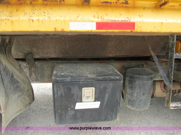 image for item D3974 1998 International 4900 dump truck