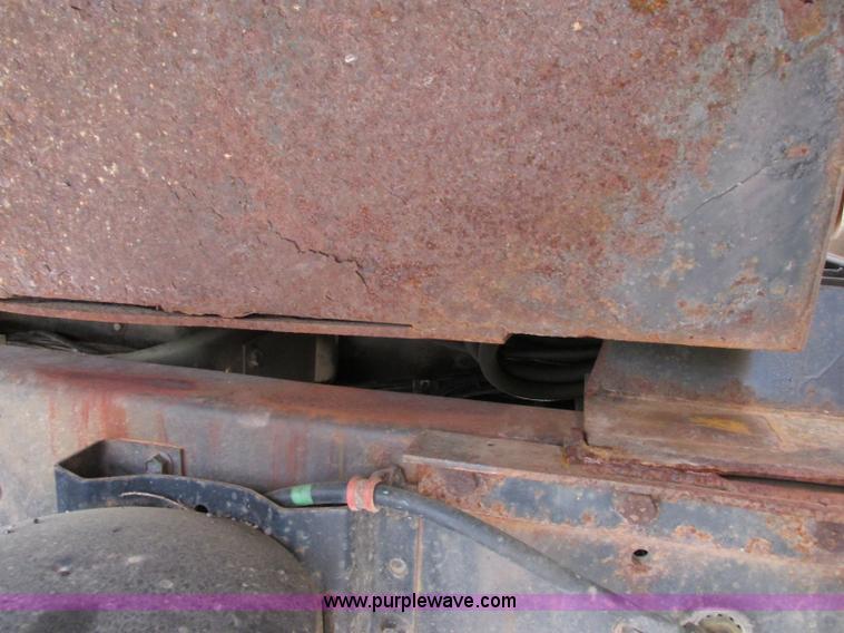 image for item D3974 1998 International 4900 dump truck