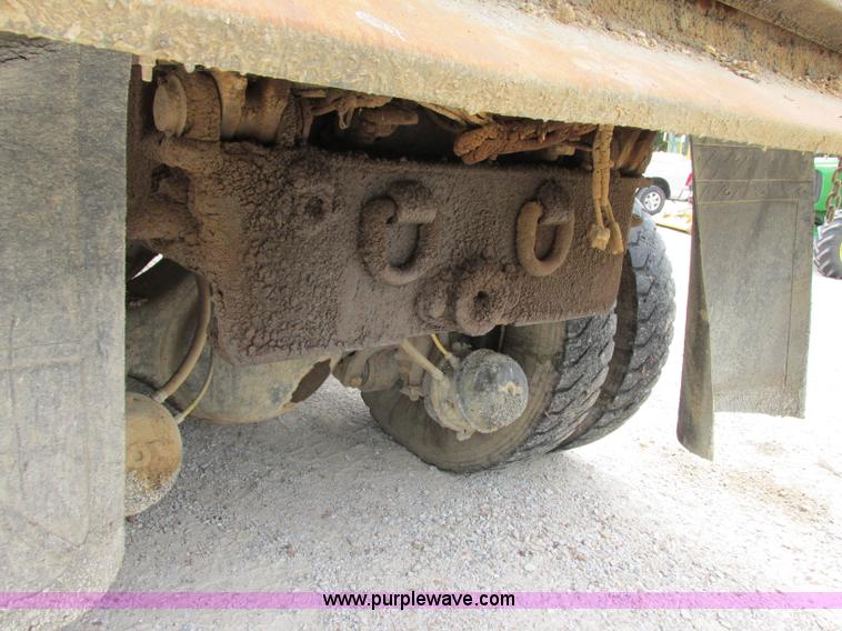 image for item D3974 1998 International 4900 dump truck