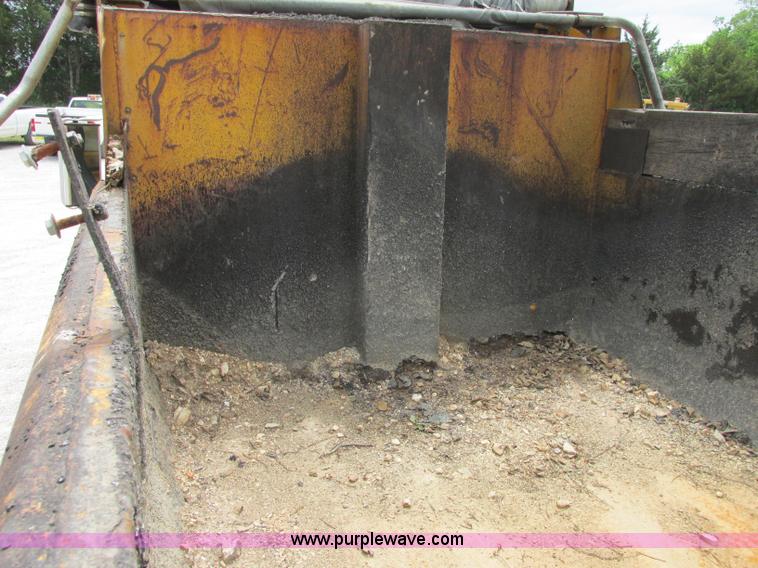 image for item D3974 1998 International 4900 dump truck
