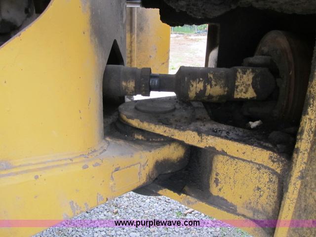 image for item D3983 1996 Caterpillar 966F Series II articulated loader
