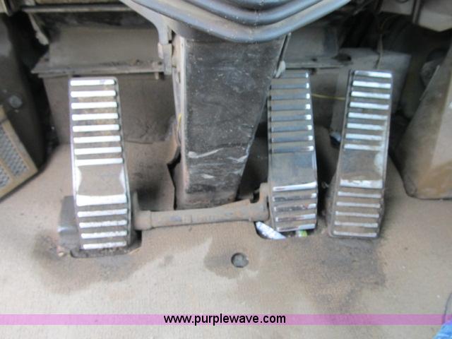 image for item D3983 1996 Caterpillar 966F Series II articulated loader