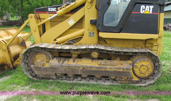 image for item D3985 2002 Caterpillar 939C track loader