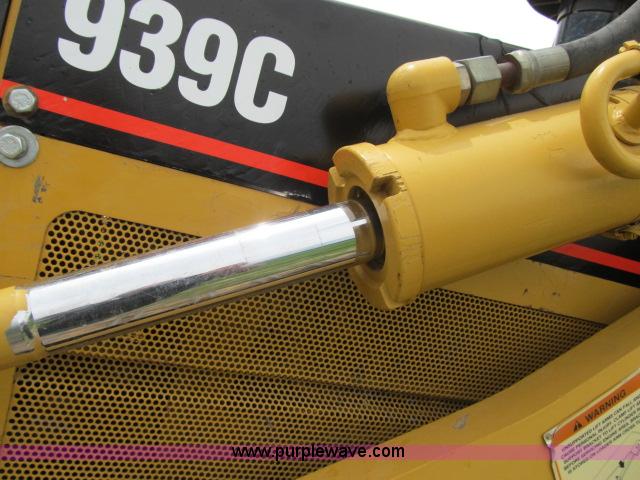 image for item D3985 2002 Caterpillar 939C track loader