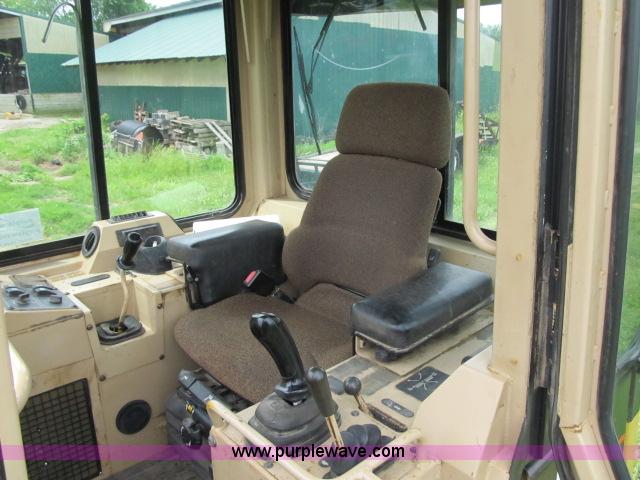 image for item D3985 2002 Caterpillar 939C track loader