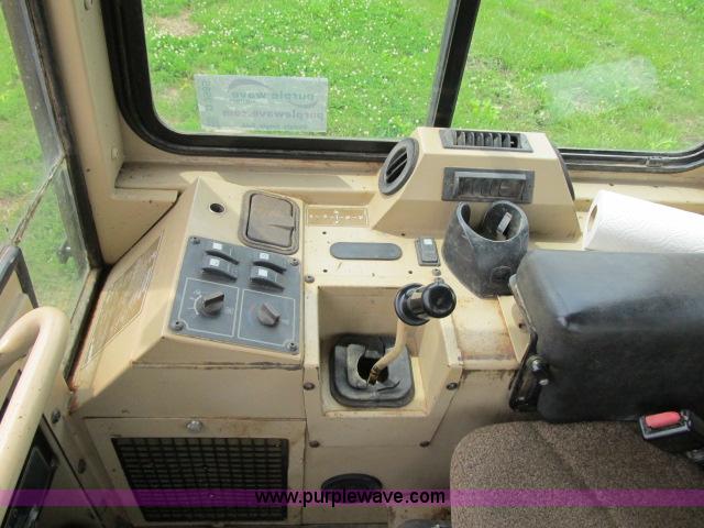 image for item D3985 2002 Caterpillar 939C track loader