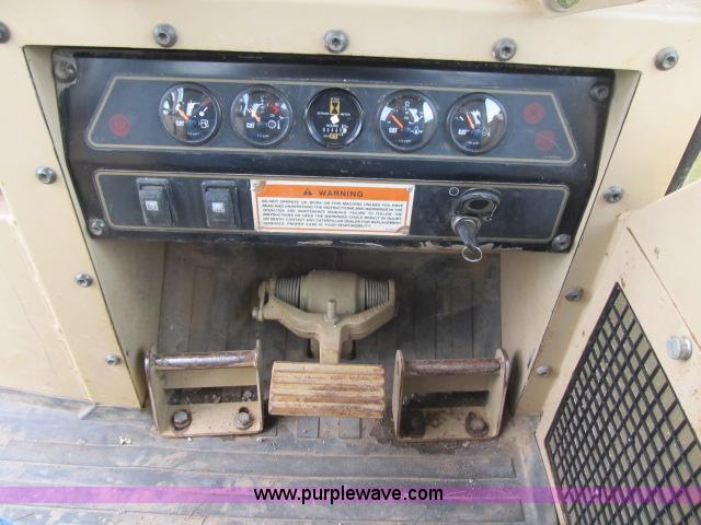 image for item D3985 2002 Caterpillar 939C track loader