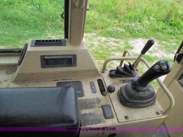 image for item D3985 2002 Caterpillar 939C track loader