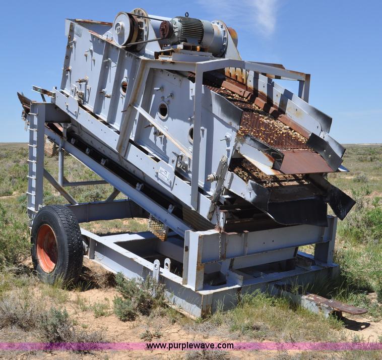 image for item F2002 Deister vibrating screen