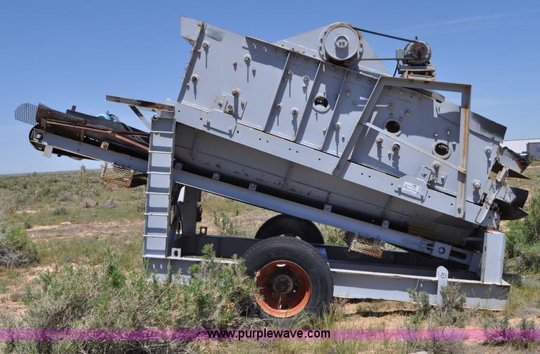 image for item F2002 Deister vibrating screen