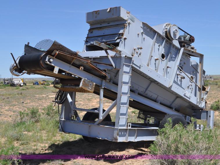 image for item F2002 Deister vibrating screen