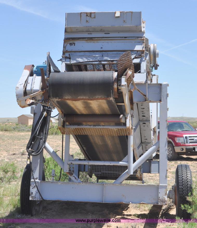 image for item F2002 Deister vibrating screen