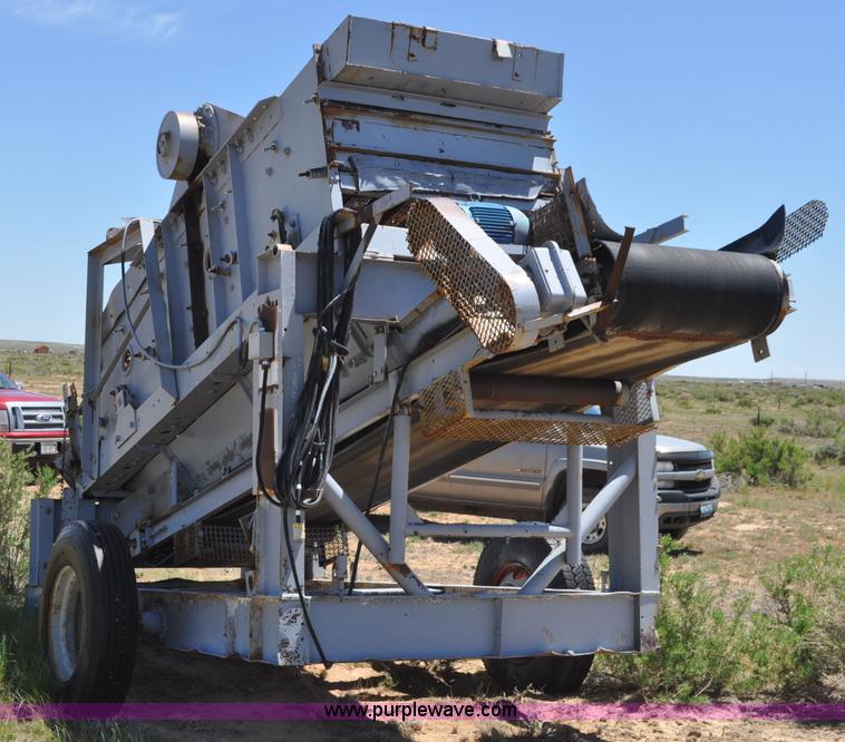 image for item F2002 Deister vibrating screen