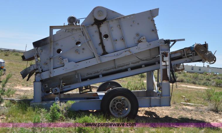 image for item F2002 Deister vibrating screen