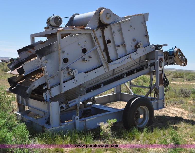 image for item F2002 Deister vibrating screen