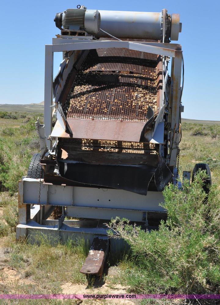 image for item F2002 Deister vibrating screen