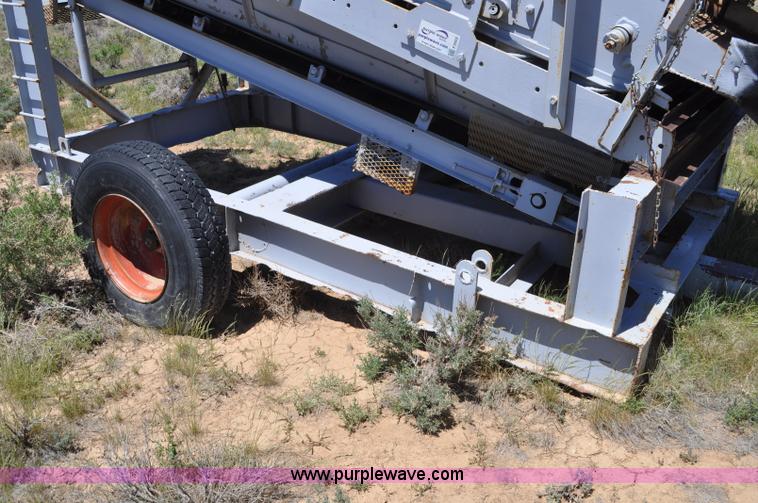 image for item F2002 Deister vibrating screen