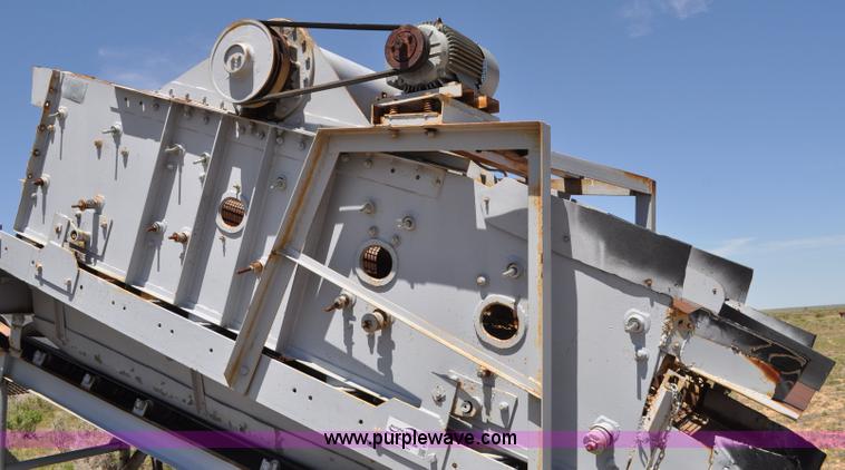 image for item F2002 Deister vibrating screen