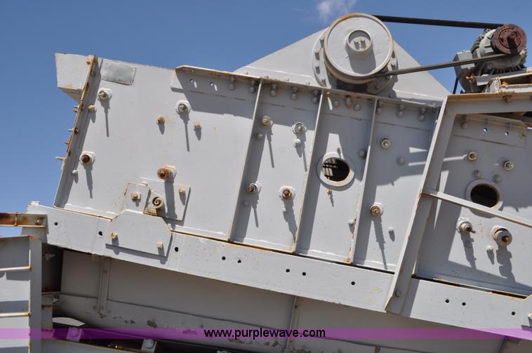 image for item F2002 Deister vibrating screen