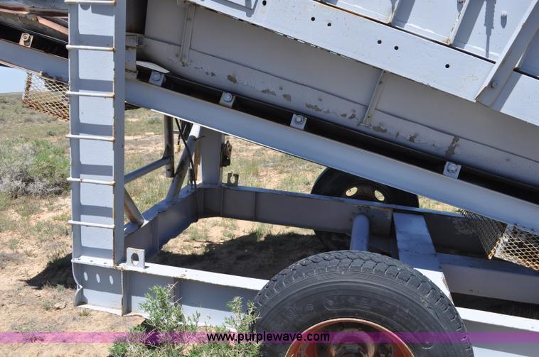 image for item F2002 Deister vibrating screen