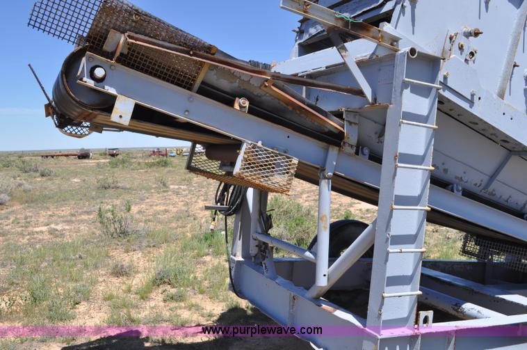 image for item F2002 Deister vibrating screen