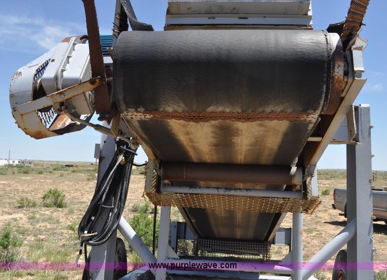 image for item F2002 Deister vibrating screen