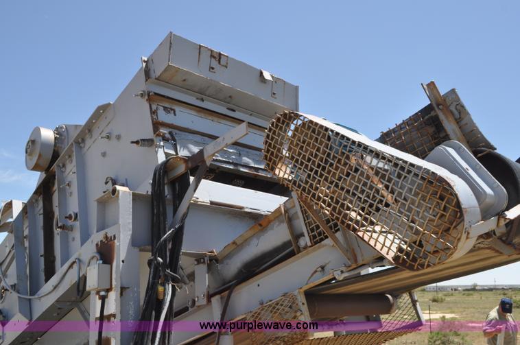 image for item F2002 Deister vibrating screen