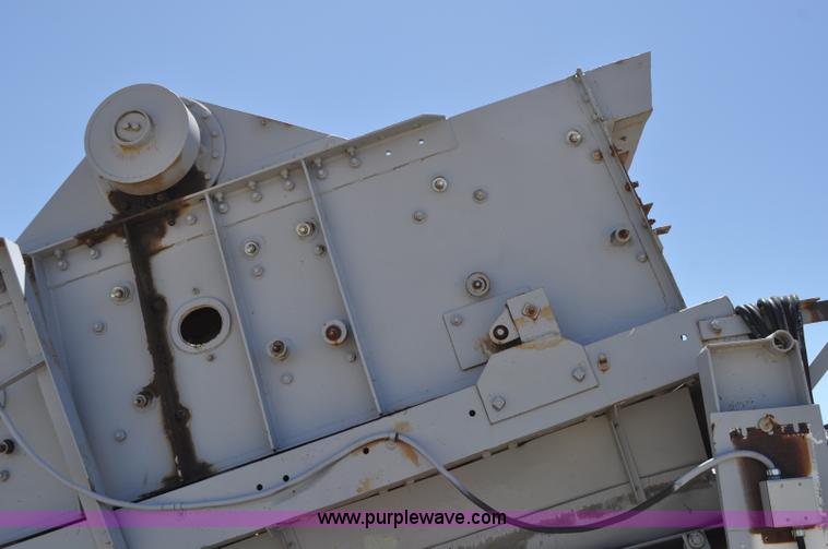image for item F2002 Deister vibrating screen
