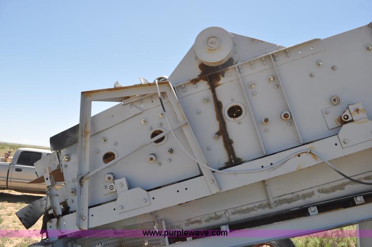image for item F2002 Deister vibrating screen