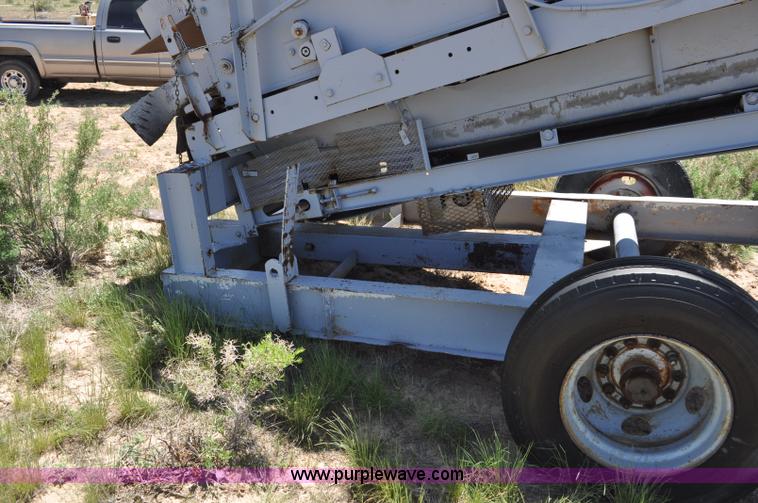 image for item F2002 Deister vibrating screen