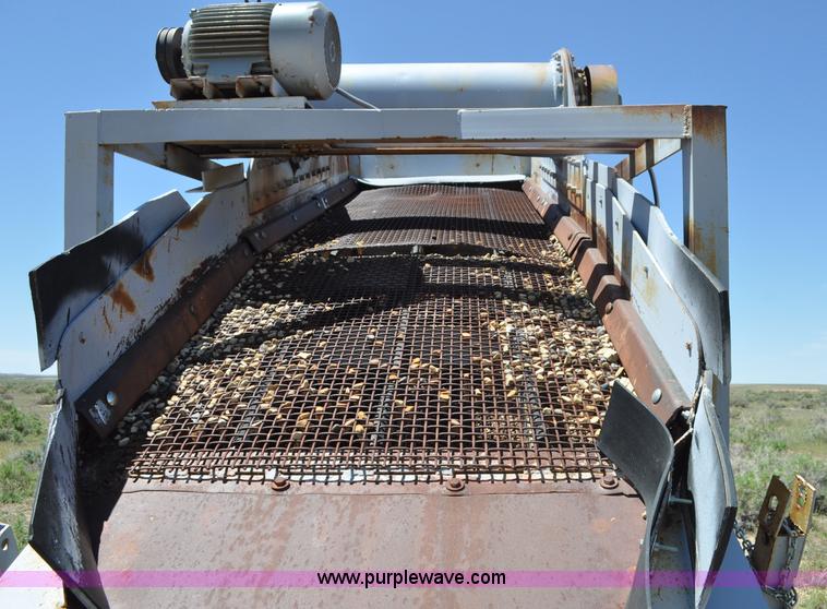 image for item F2002 Deister vibrating screen