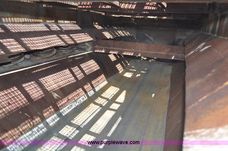 image for item F2002 Deister vibrating screen