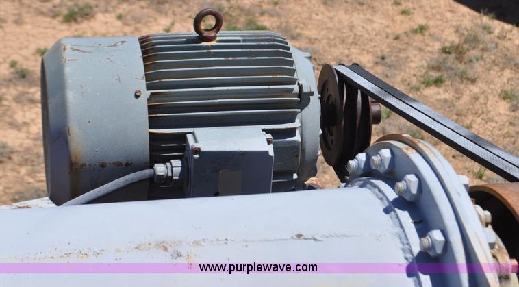 image for item F2002 Deister vibrating screen