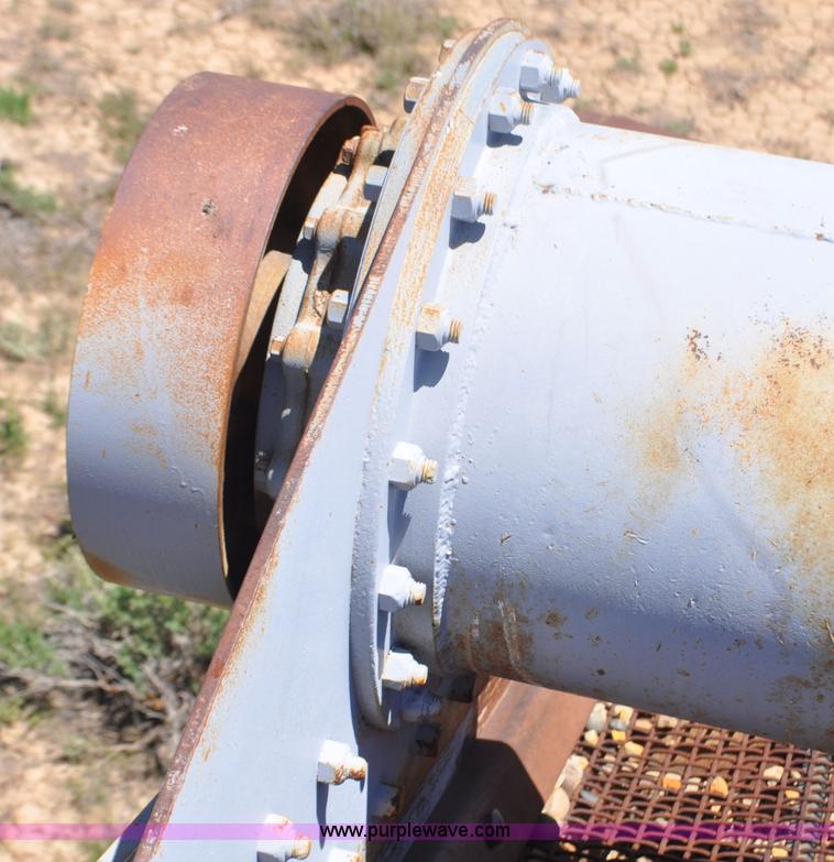 image for item F2002 Deister vibrating screen