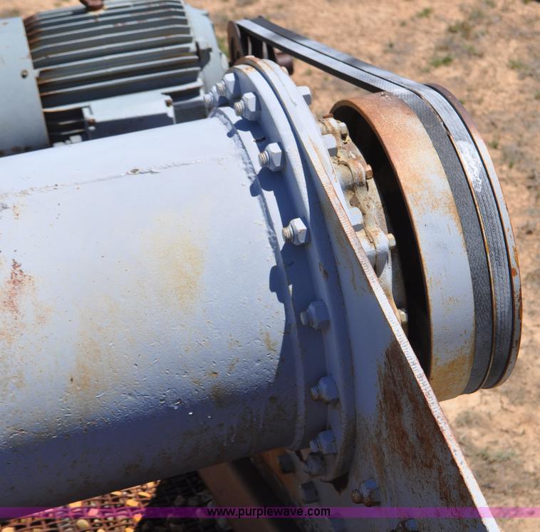 image for item F2002 Deister vibrating screen