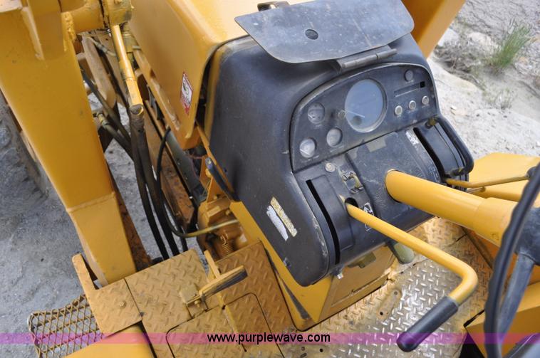 image for item F2004 John Deere 500C backhoe
